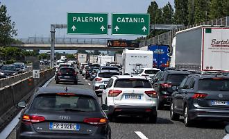 Esodo da bollino nero sulle autostrade: ma la Sicilia si scopre un imbuto per via dei cantieri eterni lungo le autostrade