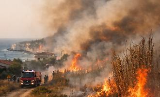 Ispica, incendio a Punta Cirica: fiamme vicino alle abitazioni