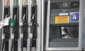La stangata del controesodo: benzina e gasolio a livelli record mentre scade il taglio delle accise