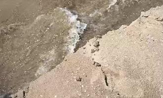 Sversamento alla Plaia di Catania, il torrente Forcile porta in mare acqua scura: il video