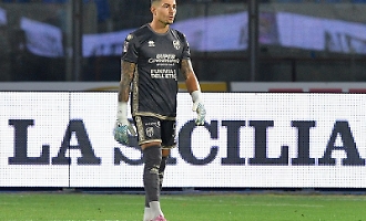 Il portiere del Catania Andrea Dini (foto Filippo Galtieri)