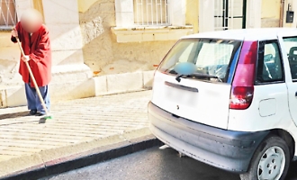Siracusa, lava l&rsquo;auto del pap&agrave; scomparso: &laquo;Cos&igrave; mantengo vivo il ricordo&raquo;
