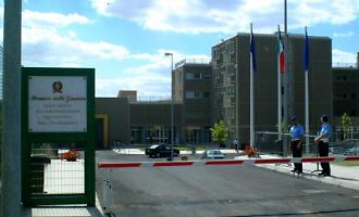 Droni, droga e cellulari: sventati quattro &ldquo;lanci&rdquo; all&rsquo;interno del carcere