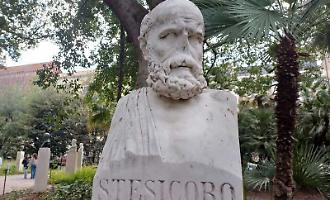 Catania, il caso degli "uomini illustri" senza naso: statue distrutte
