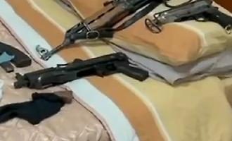 Kalashnikov e mitra custoditi da &ldquo;Cipolla&rdquo;: &laquo;Prendi il borsone e vai&raquo;