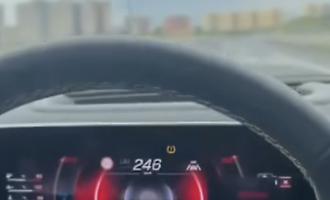 Con il suv da noleggiare a 250 km/h Il pericoloso spot con sfondo Librino