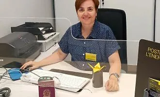 L&rsquo;emozione del primo passaporto allo sportello postale e l'origami in regalo