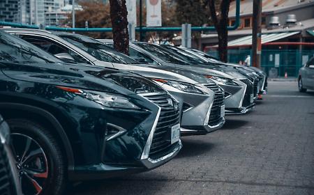 Auto europee nel mirino di Washington: il ritorno dei dazi al 25% minaccia il cuore premium dell&rsquo;industria UE