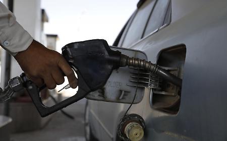 &laquo;Noi benzinai ci stiamo impoverendo, vi spiego perch&eacute;&raquo;. A Palermo decine di rifornimenti con gli stessi prezzi record