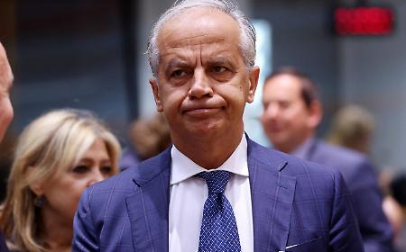 Il ministro Piantedosi e gli arresti della banda del kalashnikov: "Niente chiacchiere da talkshow, ma frutto di un presidio costante"
