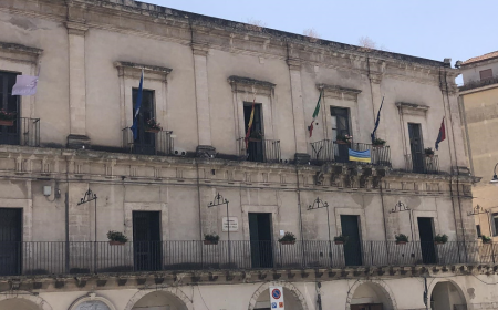 Modica e lo Sportello unico per l'edilizia fuori uso: Nigro attacca, Antoci si difende