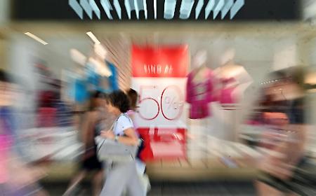 La stagione dei saldi rivitalizza il centro storico