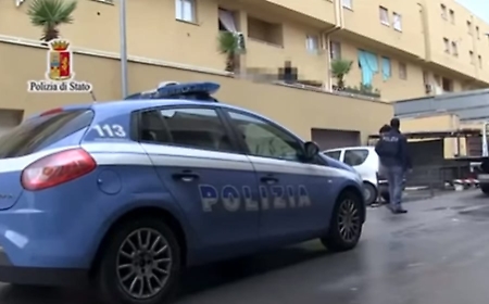 Spari alla chiesa di San Filippo Neri allo Zen: danneggiata la porta a fucilate e con un petardo