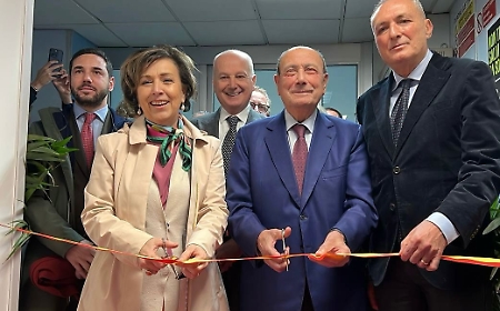 Assunti per stare in ospedale, finiti negli uffici regionali con stipendi a tre zeri. Ecco la lista dei &ldquo;comandati&rdquo; dai parenti noti