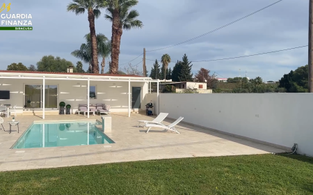 Sgominata a Siracusa rete di contraffazione in diretta su TikTok: villa-showroom, Lamborghini e 300mila euro sequestrati