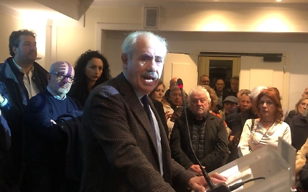 Lombardo vuole il rimpasto &laquo;Giunta di politici e tecnici per chiudere al meglio&raquo;