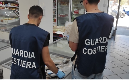 Natale sicuro a tavola: la Guardia Costiera di Catania sequestra 4 tonnellate di pesce nell'operazione FISH_NET