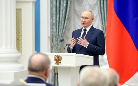 &ldquo;O Kiev accetta la pace o useremo la forza&rdquo;: il nuovo ultimatum di Putin scuote la partita ucraina