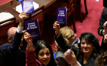 Fiducia sulla Manovra, corsa contro il calendario: governo blinda il testo alla Camera, opposizioni al contrattacco