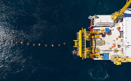 Terna stabilisce un primato mondiale: cavo HVDC posato a 2.150 metri per unire Sicilia e Sardegna