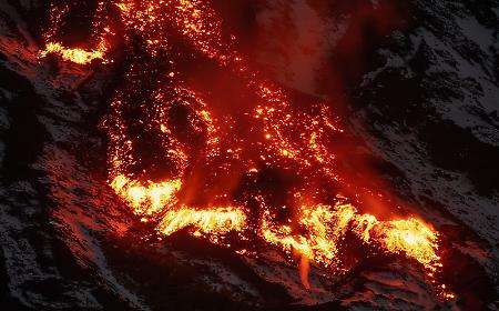 L'Etna e la nuova colata, nessun pericolo per i centri abitati ma l'allerta resta gialla: preoccupa l'afflusso di visitatori