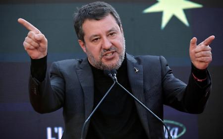 Salvini e il Venezuela, la linea del &ldquo;s&igrave; ma&rdquo;: dopo 36 ore di silenzio n&eacute; con Trump n&eacute; con Meloni