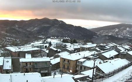 Temporali e freddo tagliente, domenica d&rsquo;inverno sull&rsquo;Italia. Sicilia lambita dall'ondata artica: vento e neve fino a 700 metri