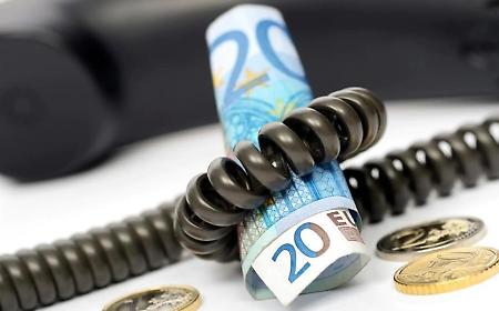 Il 2026 si apre con le stangante: pioggia rincari tariffe telefonia, fino a 60 euro a utente