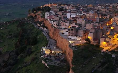 A Niscemi nuovi crolli, la biblioteca sempre pi&ugrave; a rischio. Dalla Regione misure straordinarie per gli studenti universitari