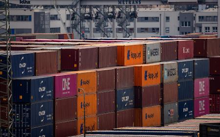 I nuovi dazi di Trump, negli Usa &egrave; caos: venti stati democratici fanno causa