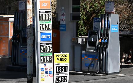 Caro carburante, come funziona e cosa cambia con il meccanismo delle "accise mobili": quanto si risparmia alla pompa