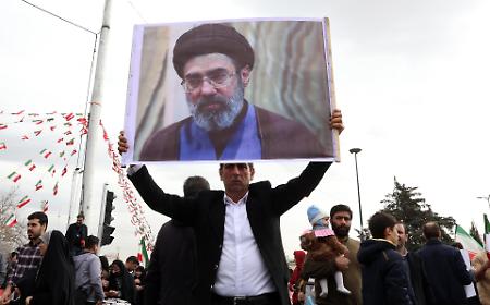 L'Assemblea degli Esperti punta su Mojtaba Khamenei, la crisi regionale sfiora l'escalation