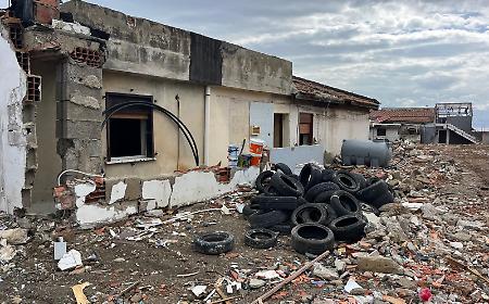 Ristrutturazioni immediate, demolizioni e 60 alloggi green per le famiglie delle baraccopoli