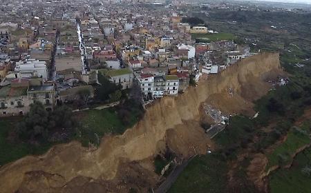 Niscemi, dal 1997 ai giorni nostri la "ricetta" di Tuccio D'Urso: «Si realizzi un intero quartiere» Niscemi, dal 1997 ai giorni nostri la "ricetta" di Tuccio D'Urso: «Si realizzi un intero quartiere»