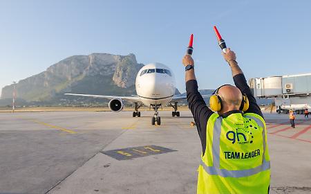 La crisi del Medio Oriente fa impennare le tariffe per i voli di Pasqua anche in Italia: rincari fino al 60%