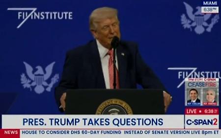 &laquo;Amo circondarmi di perdenti&raquo;: lo show di Trump a Miami spiazza i giganti della finanza