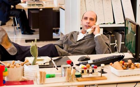 Lavoro, il grande bluff del posto fisso: in Italia salari fermi al 1991