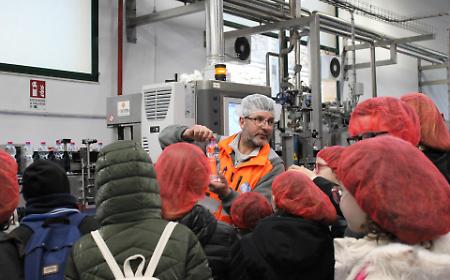 Alla scoperta dei segreti dell&rsquo;acqua e del riciclo della plastica: Acqua Vera apre le porte alle scuole