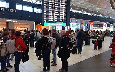 Estate 2026, allarme voli: meno carburante e costi in aumento per le vacanze