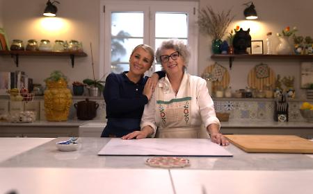 Tra tonno, cannella e caponata Giusina e nonna Lina raccontano la cucina di famiglia e di tradizione
