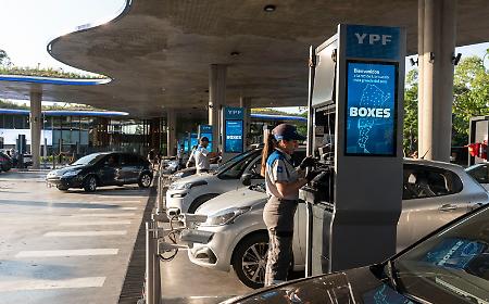 Per Urso prezzi dei carburanti gi&ugrave; dopo appello alle compagnie petrolifere