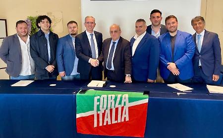 Falcone presenta i candidati, ma &egrave; scontro con Tomarchio. &laquo;Ci vediamo al congresso&raquo;