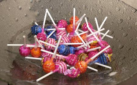 Dal pesce d'aprile alla realt&agrave;: Ikea lancia il lecca-lecca alla polpetta svedese