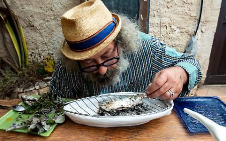 Lo chef Chiaramonte "rilegge" il libro cult sul cibo afrodisiaco: com&rsquo;&egrave; &ldquo;piccante&rdquo; la gastronomia della felicit&agrave;