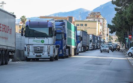 Autotrasporto, la protesta parte dalla Sicilia e diventa nazionale: fermo proclamato per maggio