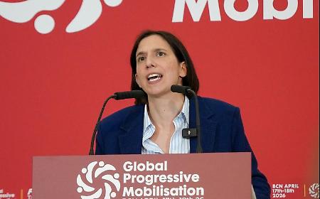 La ricetta di Schlein da Barcellona per vincere: "Mai pi&ugrave; rincorrere la destra"