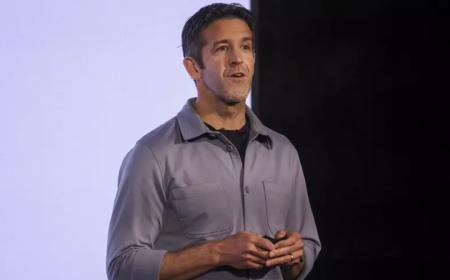 Rivoluzione Apple: John Ternus nominato Ceo, Cook &egrave; presidente ...