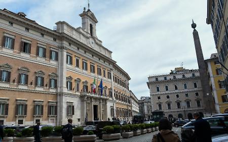 Dl sicurezza, via libera al decreto correttivo: contributo da 615 euro esteso anche a onlus e mediatori