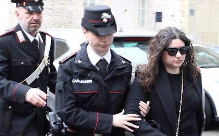 Ventiquattro anni per Chiara Petrolini: colpevole di un omicidio, assolta per l'altro