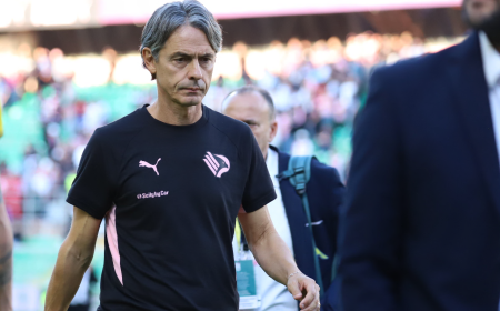 Un palo, un rigore negato, un gol annullato nel finale: il Palermo non sfonda a Reggio e dice addio alla promozione diretta